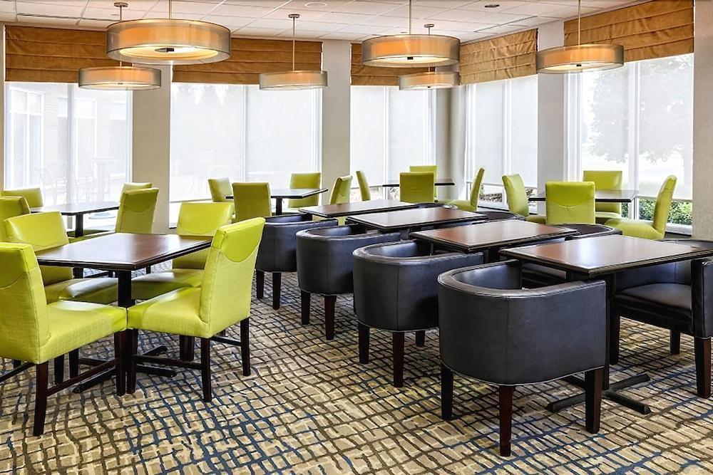 Hilton Garden Inn Addison Eksteriør bilde