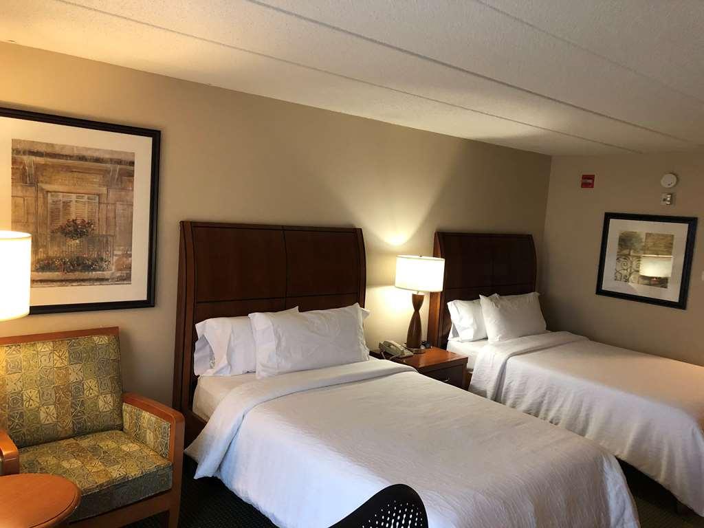 Hilton Garden Inn Addison Rom bilde