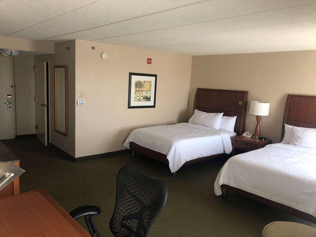 Hilton Garden Inn Addison Rom bilde