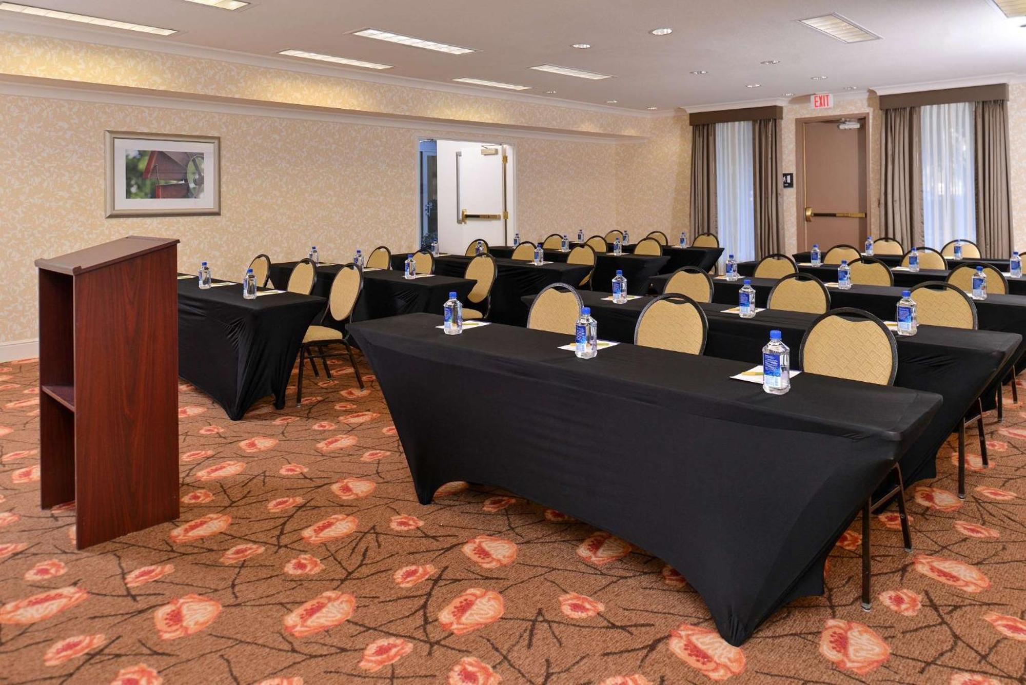 Hilton Garden Inn Addison Eksteriør bilde