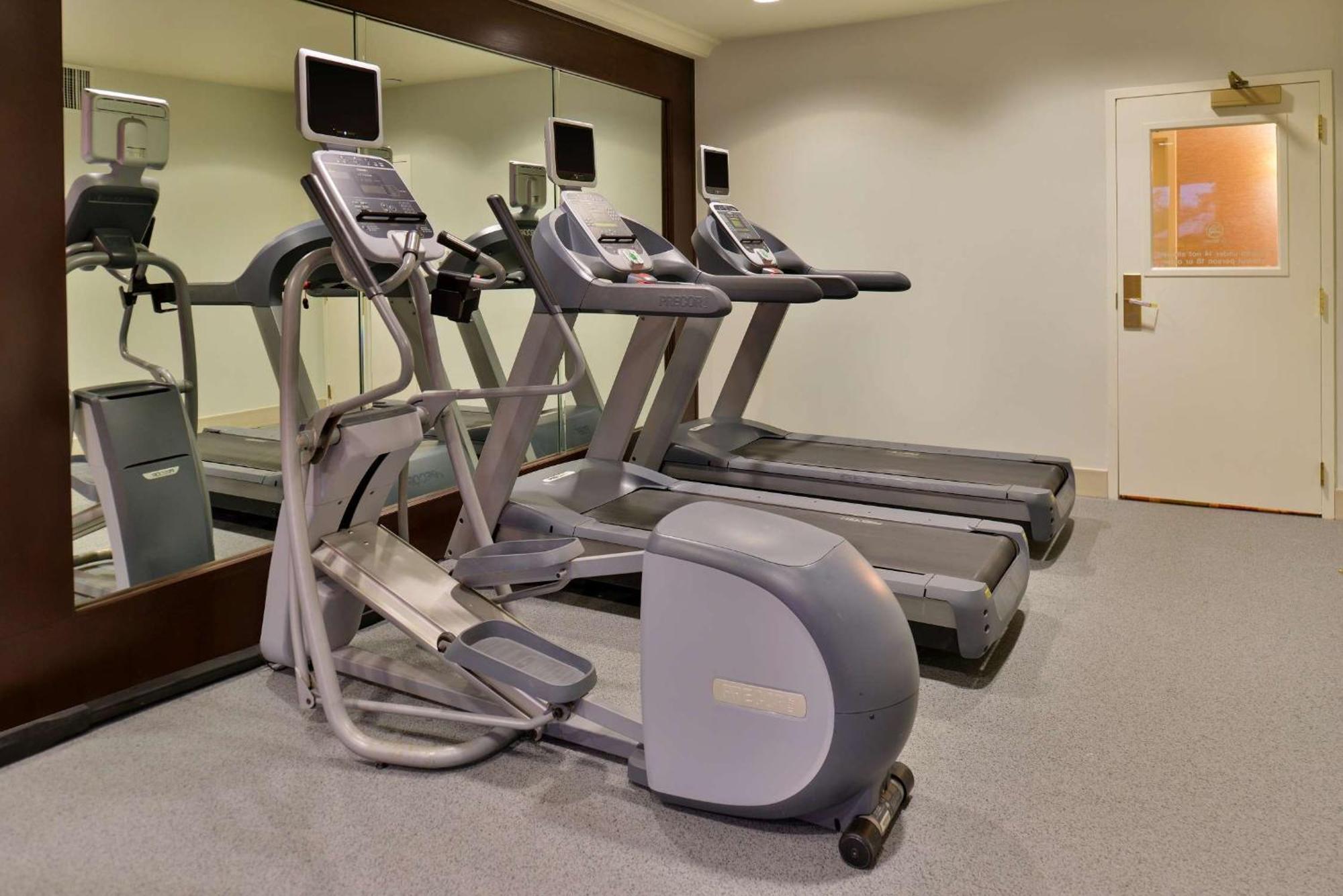 Hilton Garden Inn Addison Eksteriør bilde