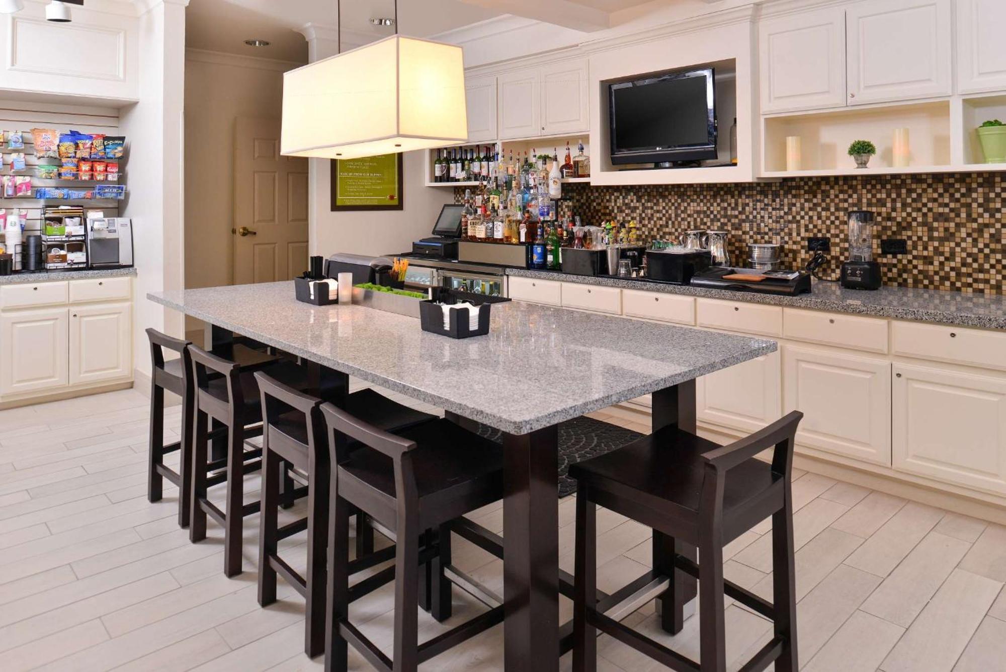 Hilton Garden Inn Addison Eksteriør bilde