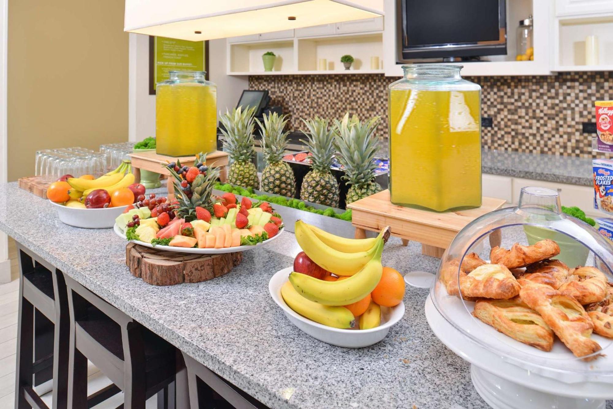 Hilton Garden Inn Addison Eksteriør bilde