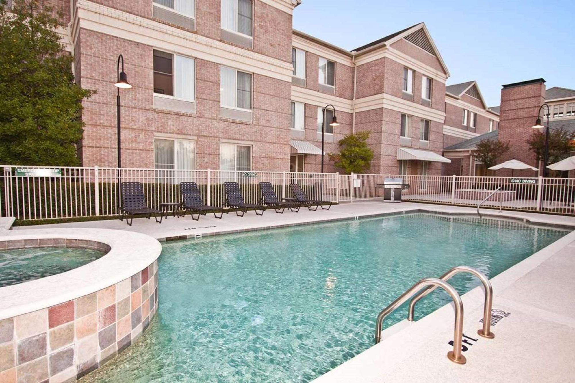 Hilton Garden Inn Addison Eksteriør bilde