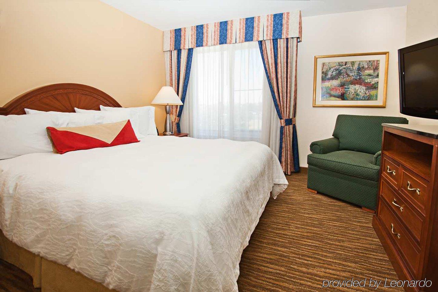 Hilton Garden Inn Addison Rom bilde